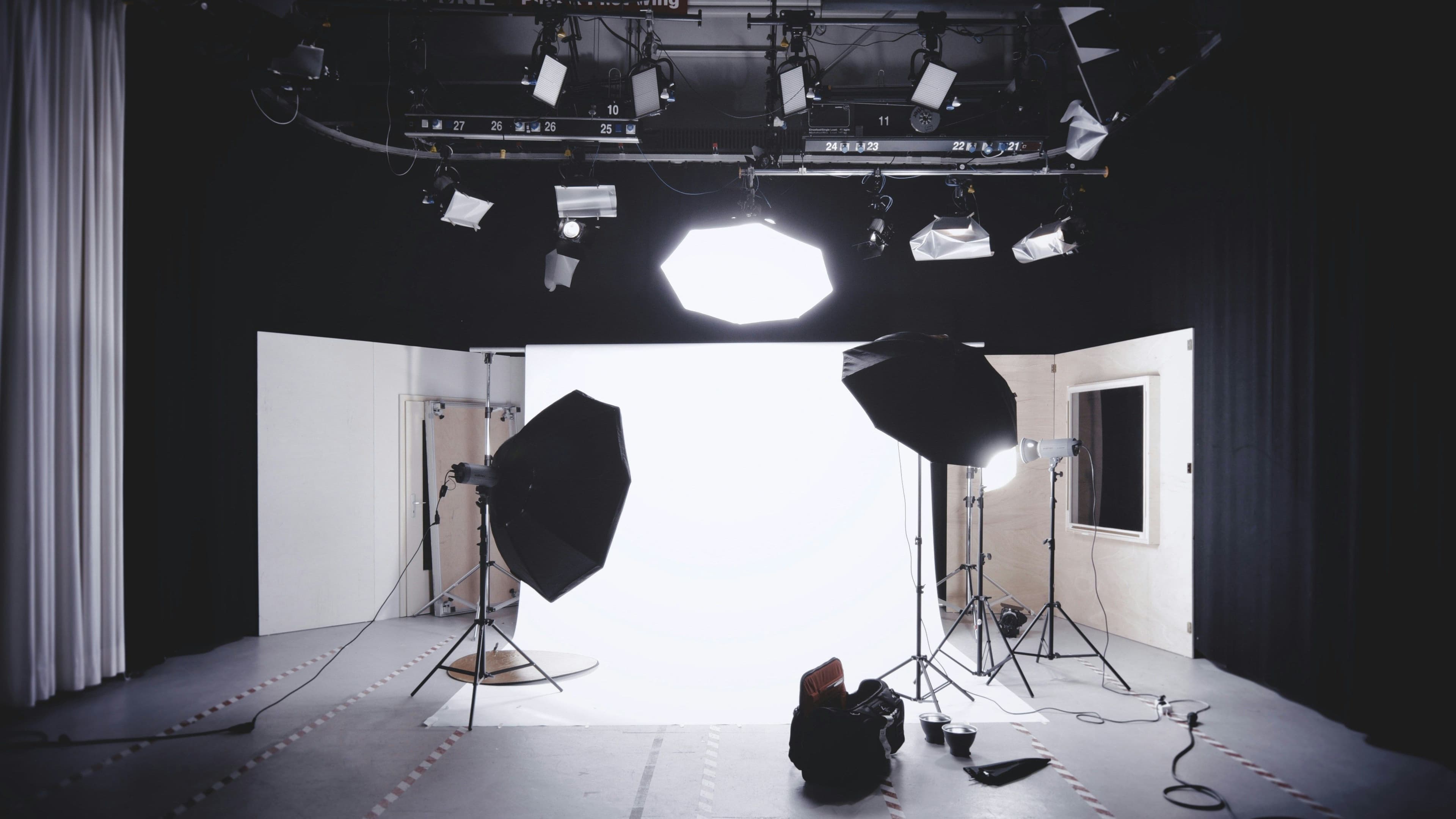 Studio photo professionnel à Paris avec décors et éclairage naturel pour tournages 2026