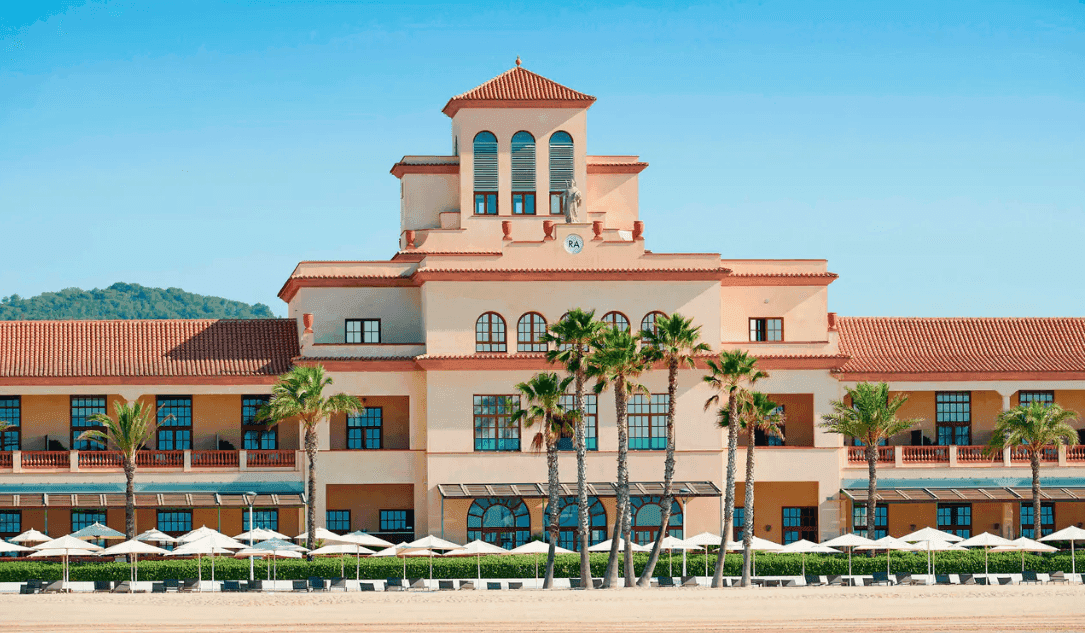 Le Méridien RA Beach Hotel & Spa