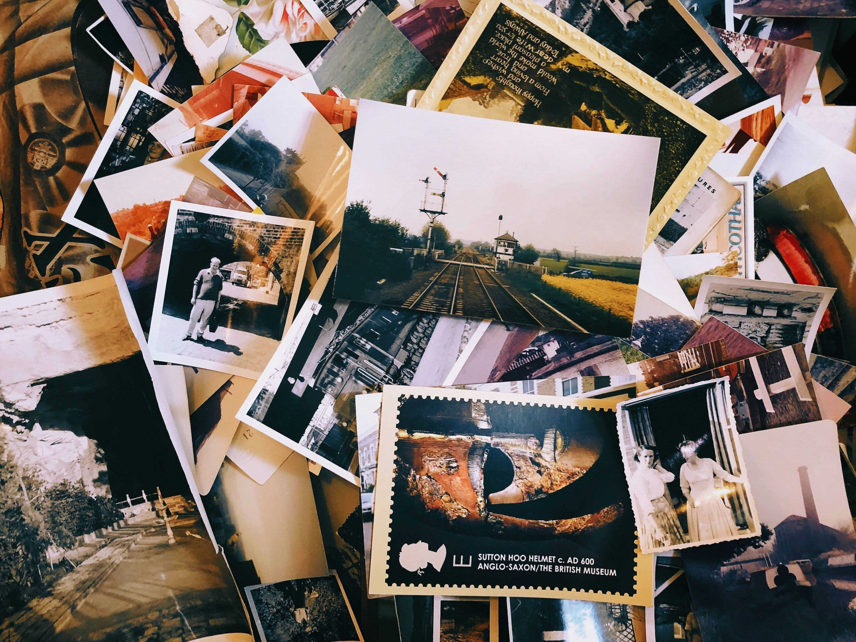 Photographe capturant des moments d'événement en basse lumière avec techniques professionnelles