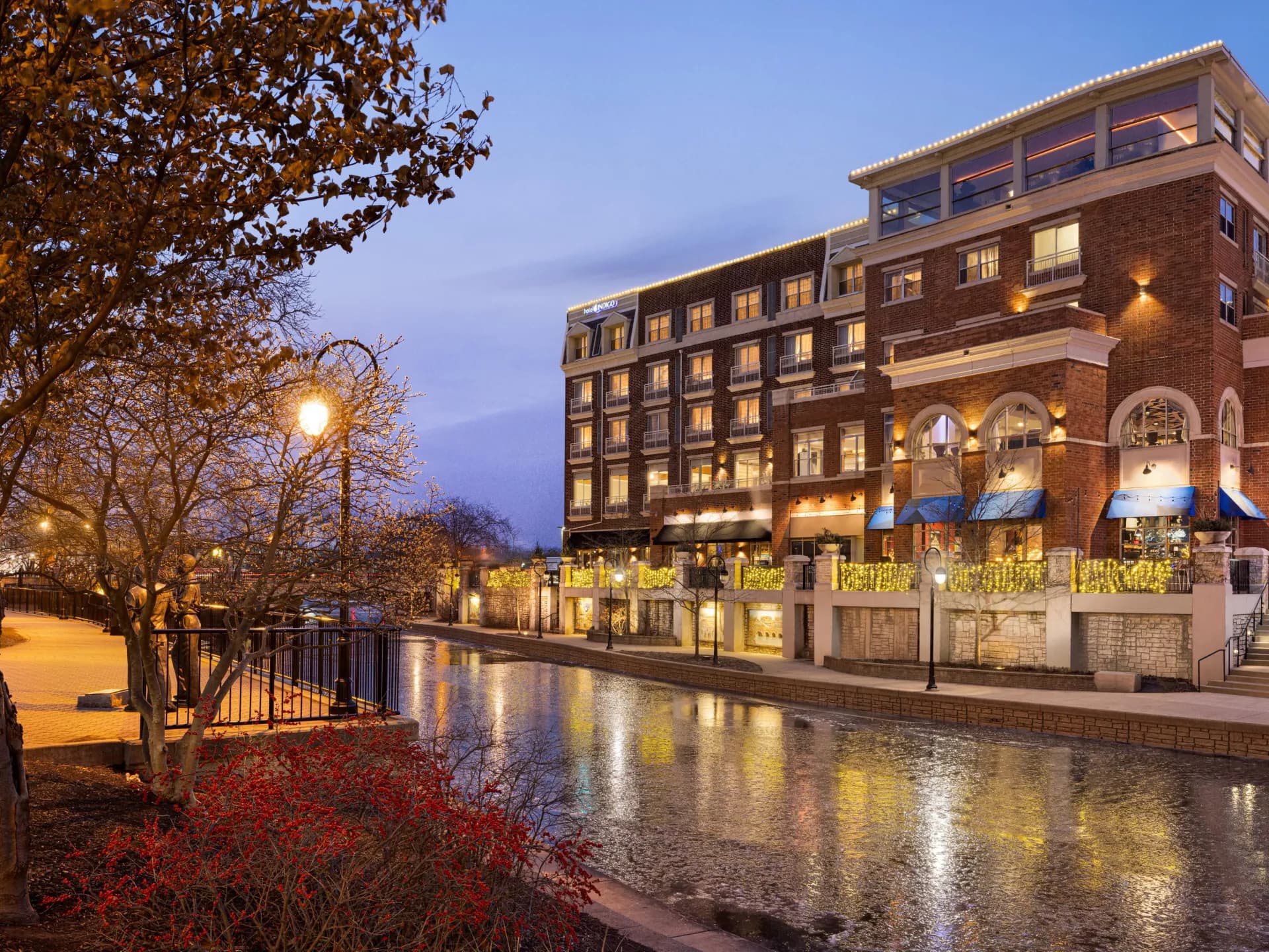Hotel Indigo Naperville Riverwalk 1