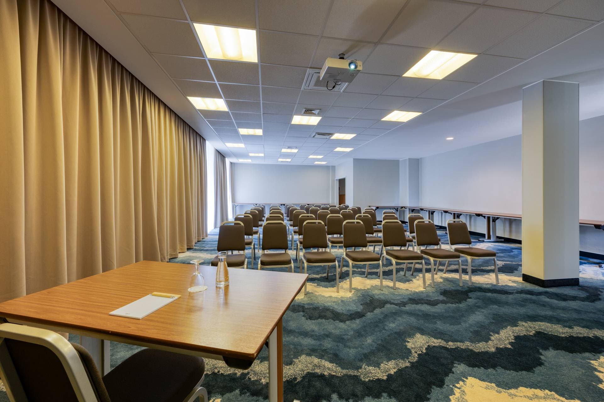 Meeting Room Flux