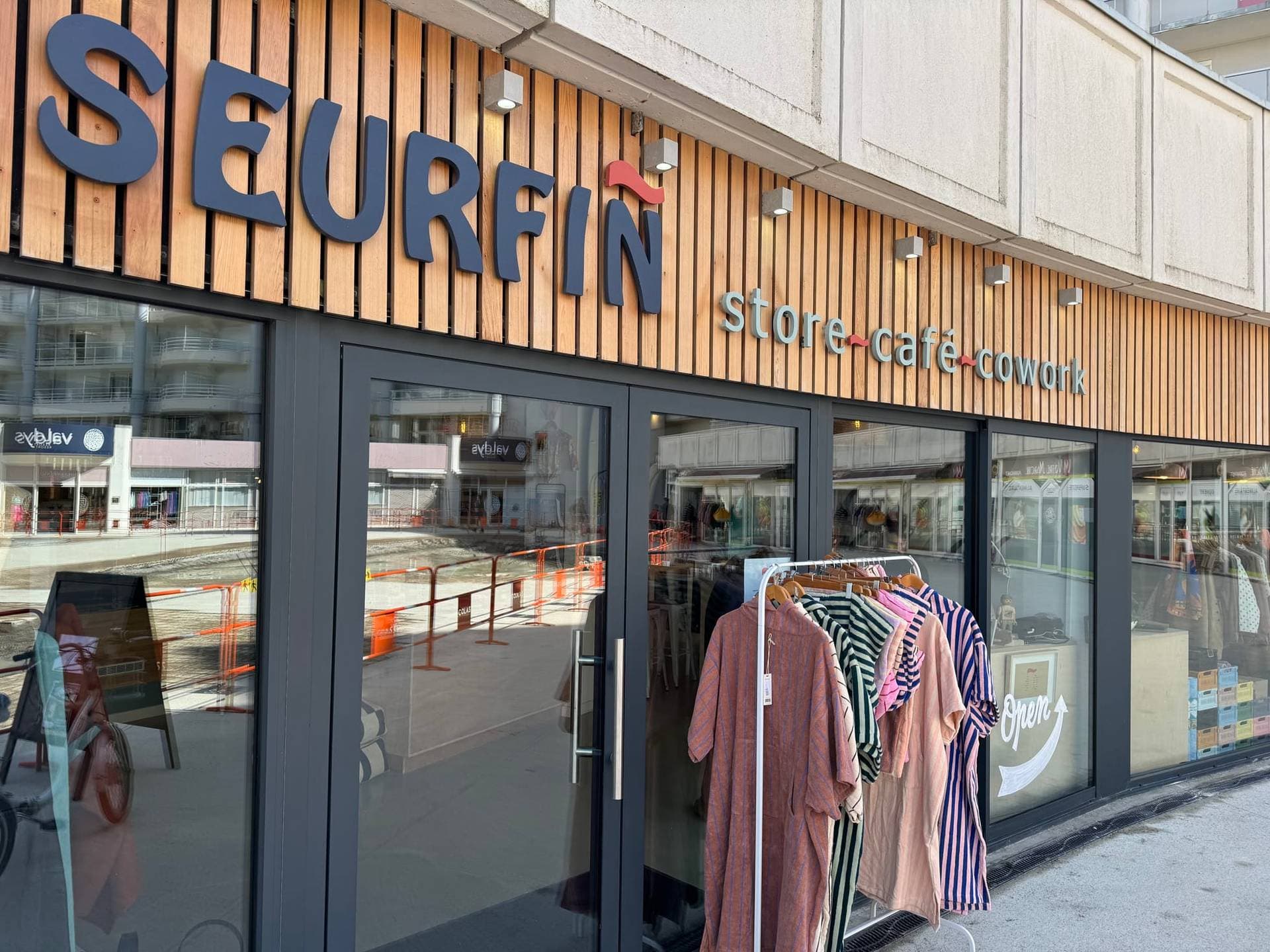 SEURFIÑ store café cowork (ex OCEAN café cowork) 1