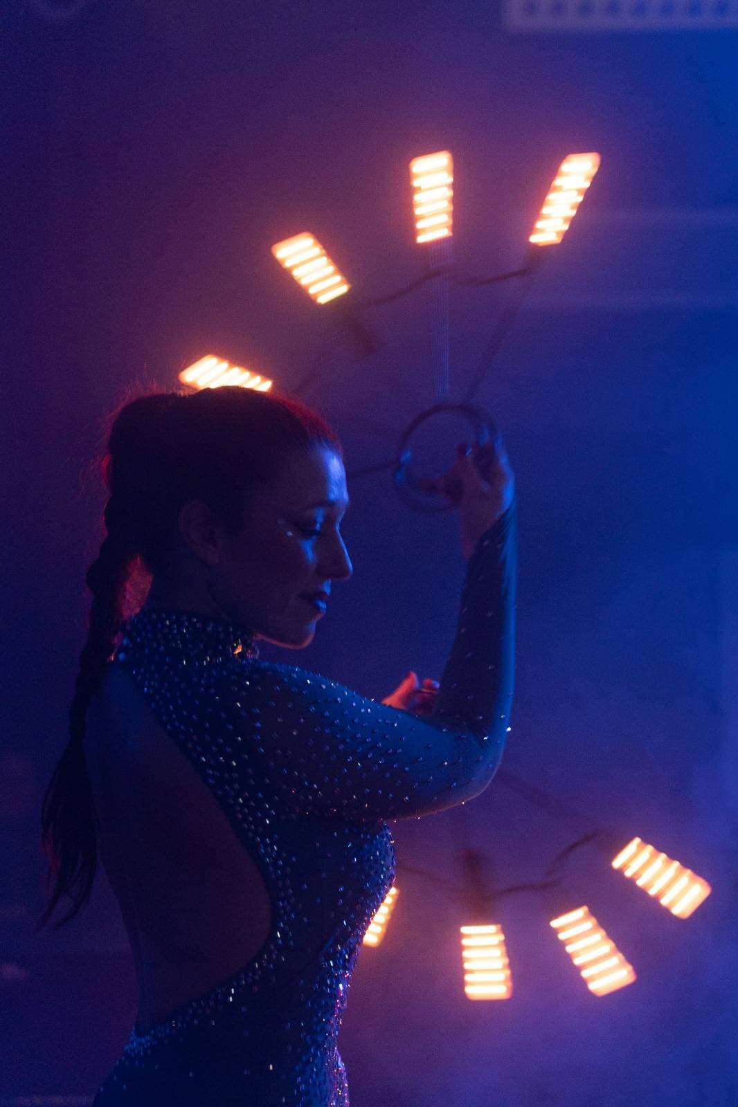 SHOW - Aerial and circus acts with live lighting