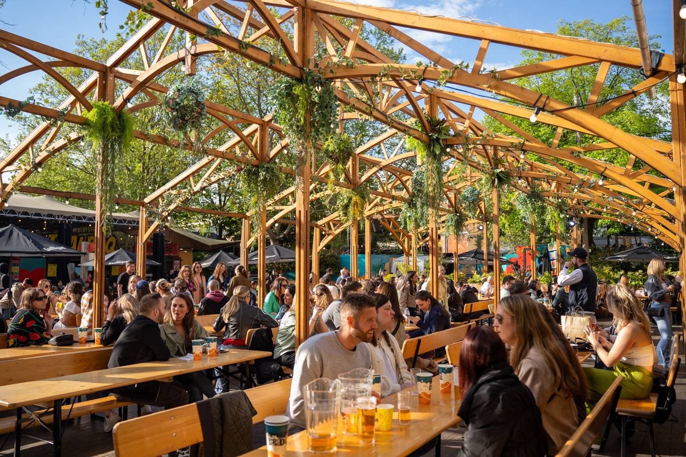 Between The Bridges - Full Venue