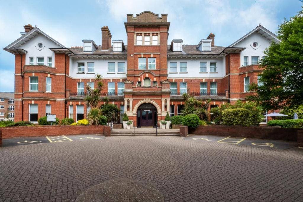 Holiday Inn Farnborough by IHG 1