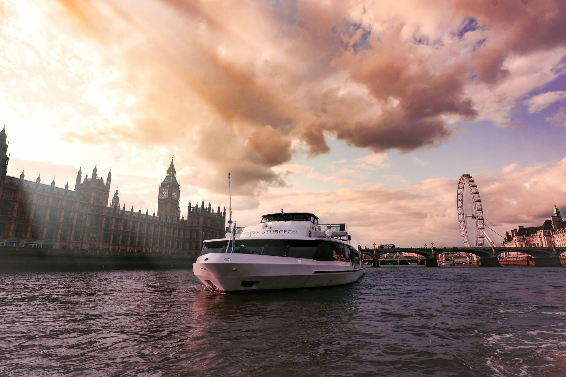 photo de Woods Quay + River Boats - Woods' Silver Fleet