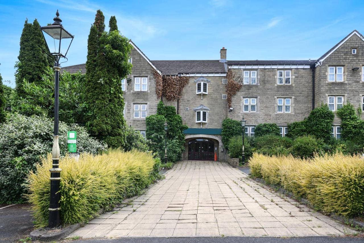 Tong Park Hotel 1