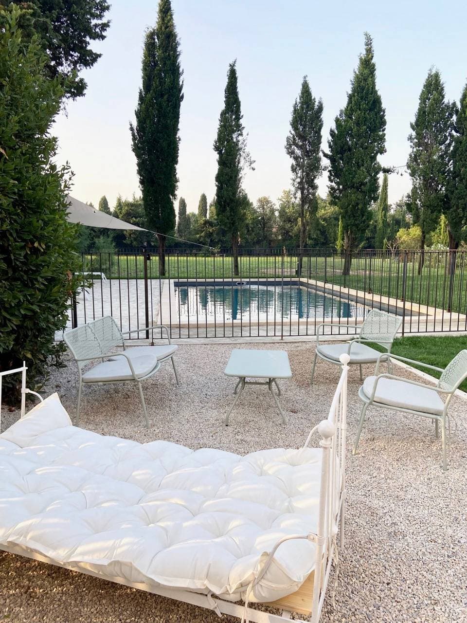 Coin salon dans le jardin