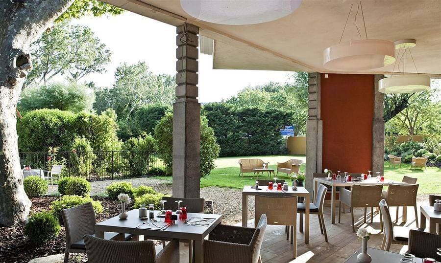Best Western Plus Le Lavarin 8