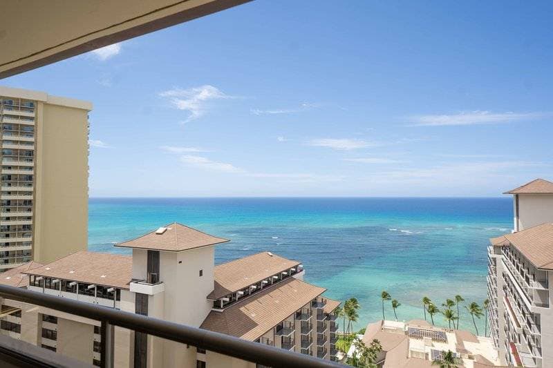 Embassy Suites Waikiki Beach Walk 21