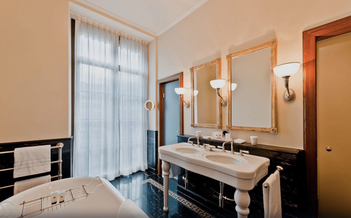 L'Hotel Les Trois Rois 20