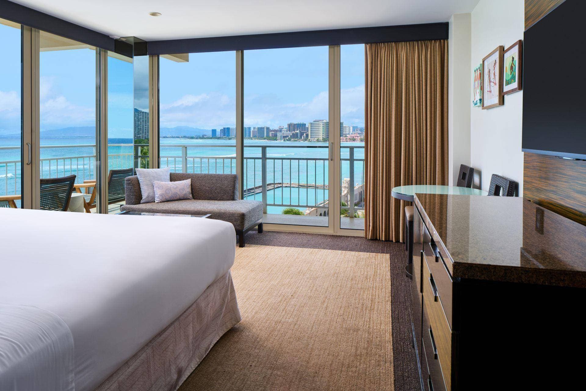 Kaimana Beach Hotel 13