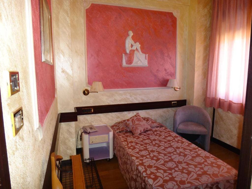 Benny Hotel 11