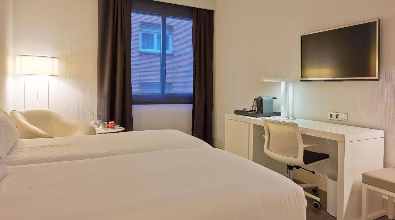 NH Collection Villa de Bilbao 16