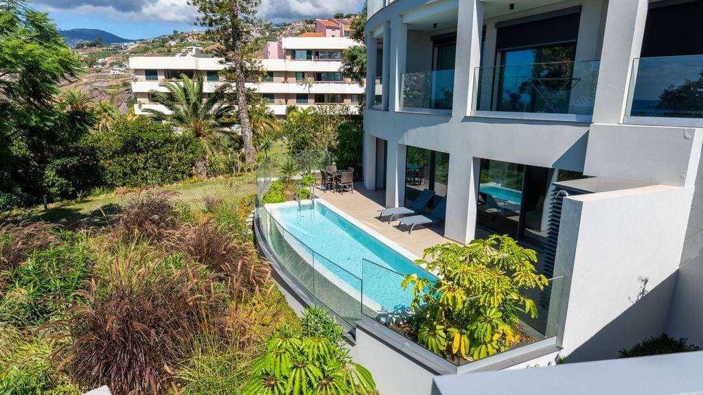 Acqua Sensation Suites by LovelyStay 57