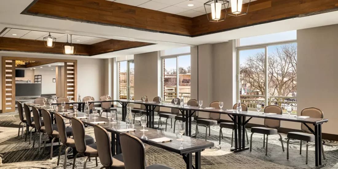 Hotel Indigo Naperville Riverwalk 14