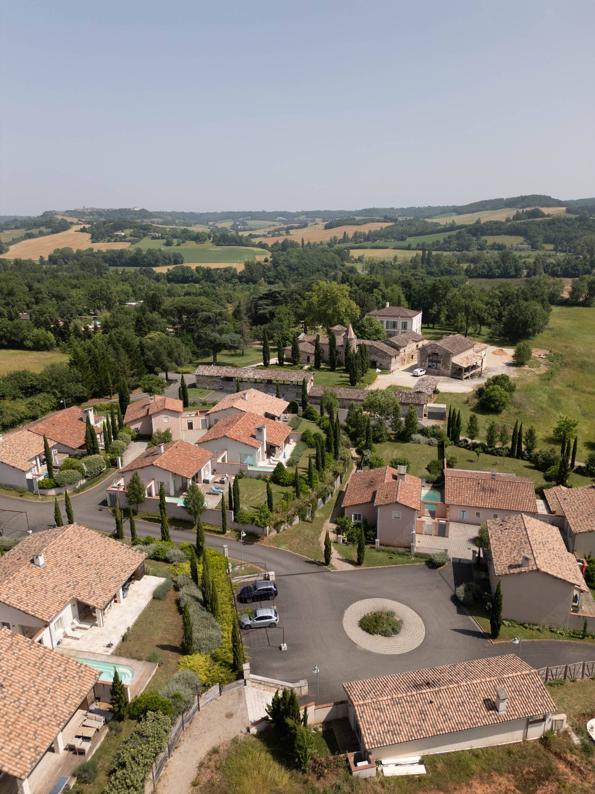 Vue de l'ensemble des villa au domaine