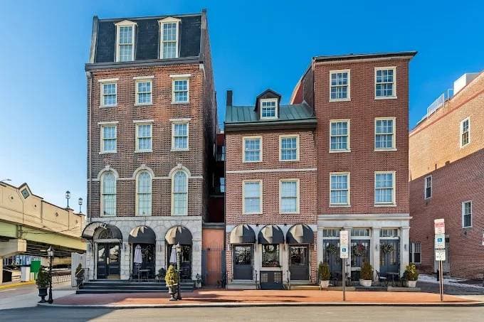 Penn's View Hotel 1