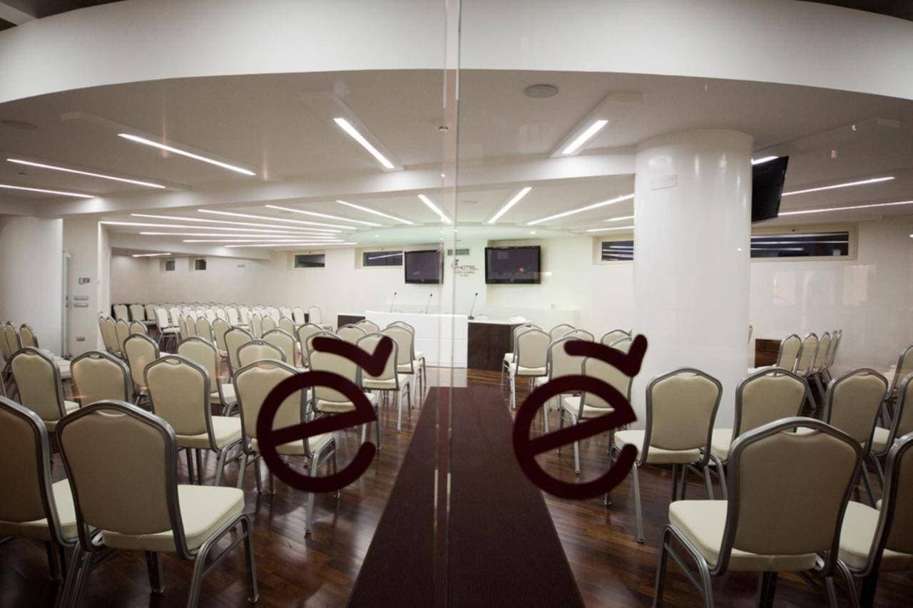 È HOTEL 17