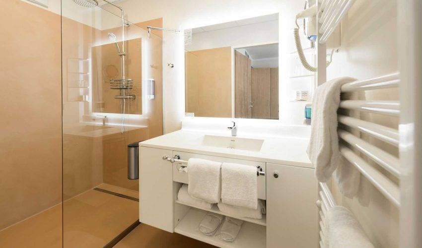 NOVAPARK Flugzeughotel Graz 6