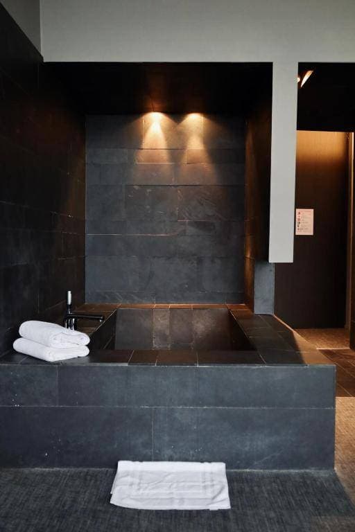 D-Hotel 11
