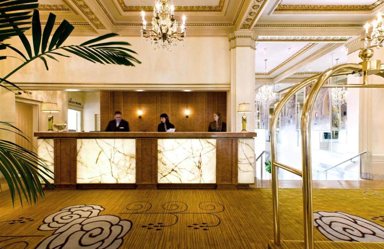 Hotel DeLuxe 13