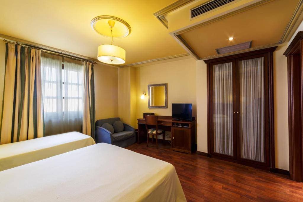 Hotel Azofra 13