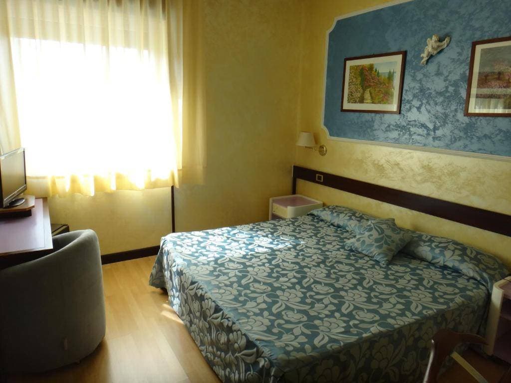 Benny Hotel 17