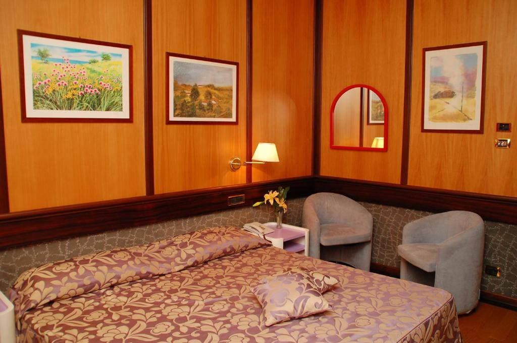 Benny Hotel 9