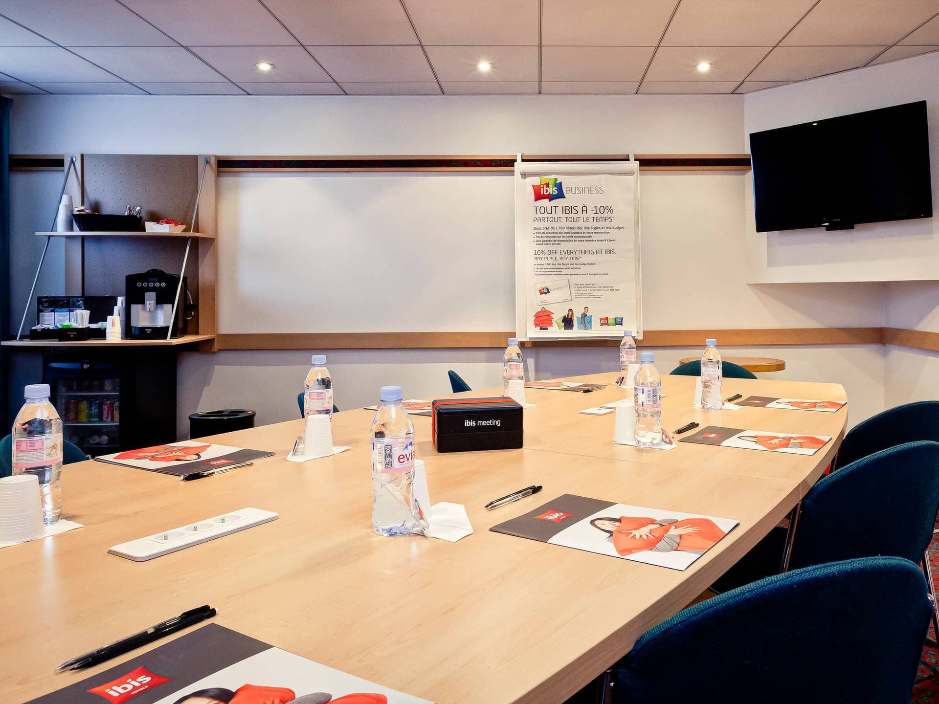 Ibis Lyon Est Bron  9