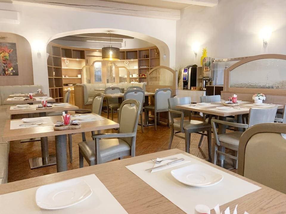 Brit Hotel Le Revest Sainte-Maxime 4