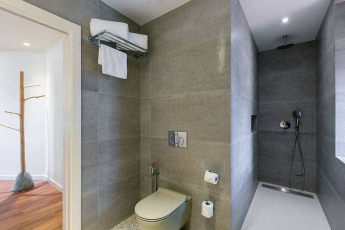 Three House Hotel 16