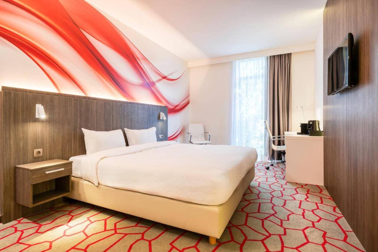 B&B HOTEL Mons Centre 15