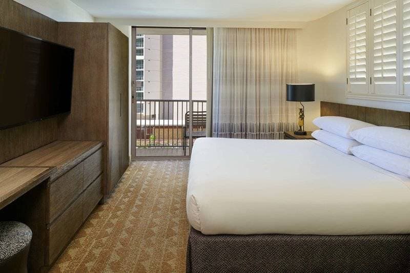 Embassy Suites Waikiki Beach Walk 52