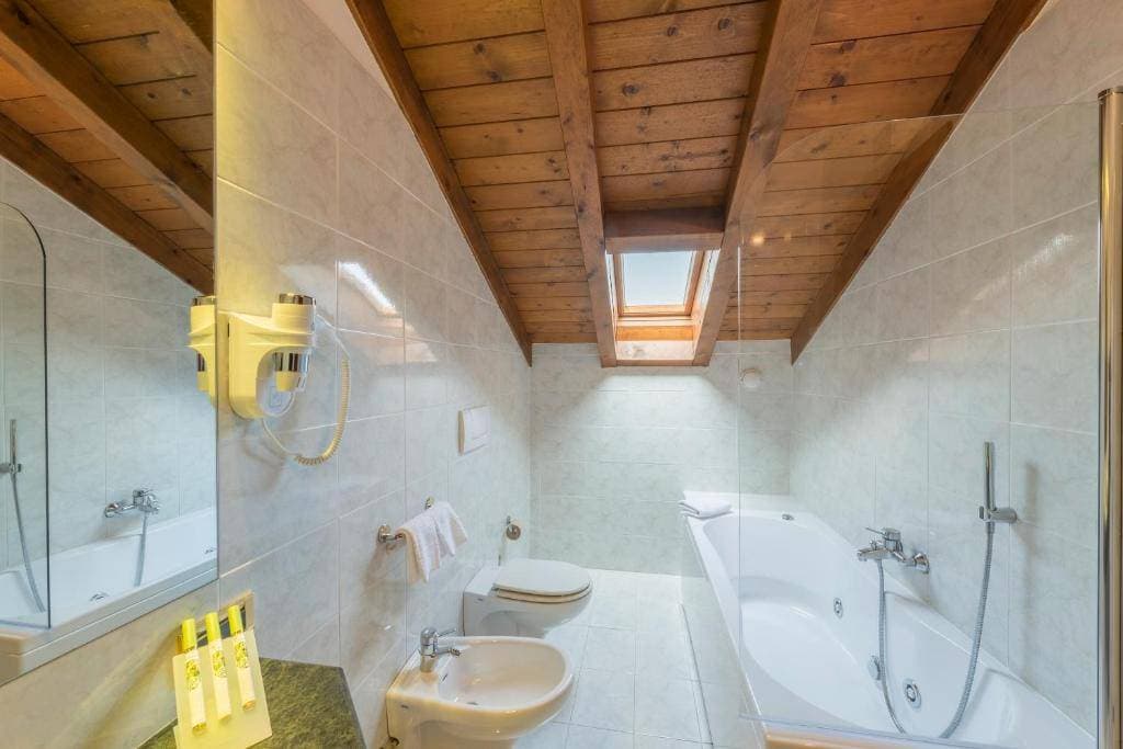 Albergo Lenno 16