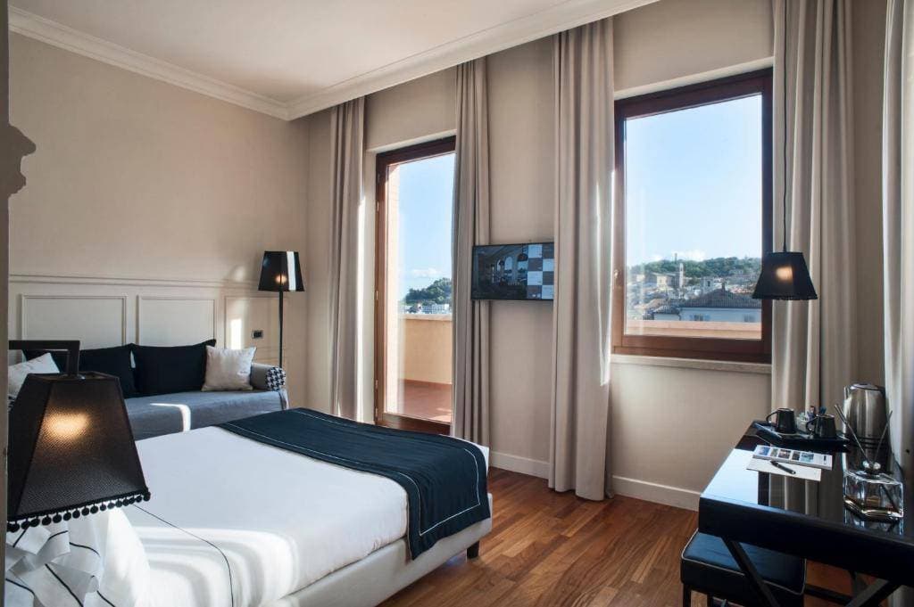 SeePort Hotel 6