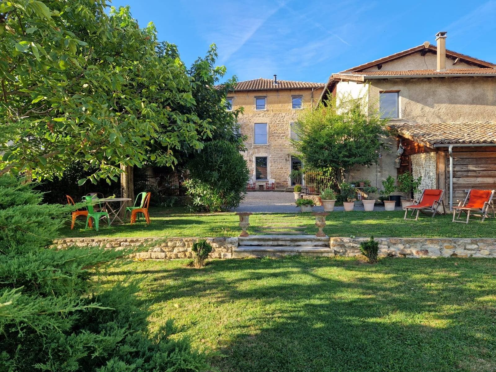 Maison de charme avec piscine dans les Mont d Or 1