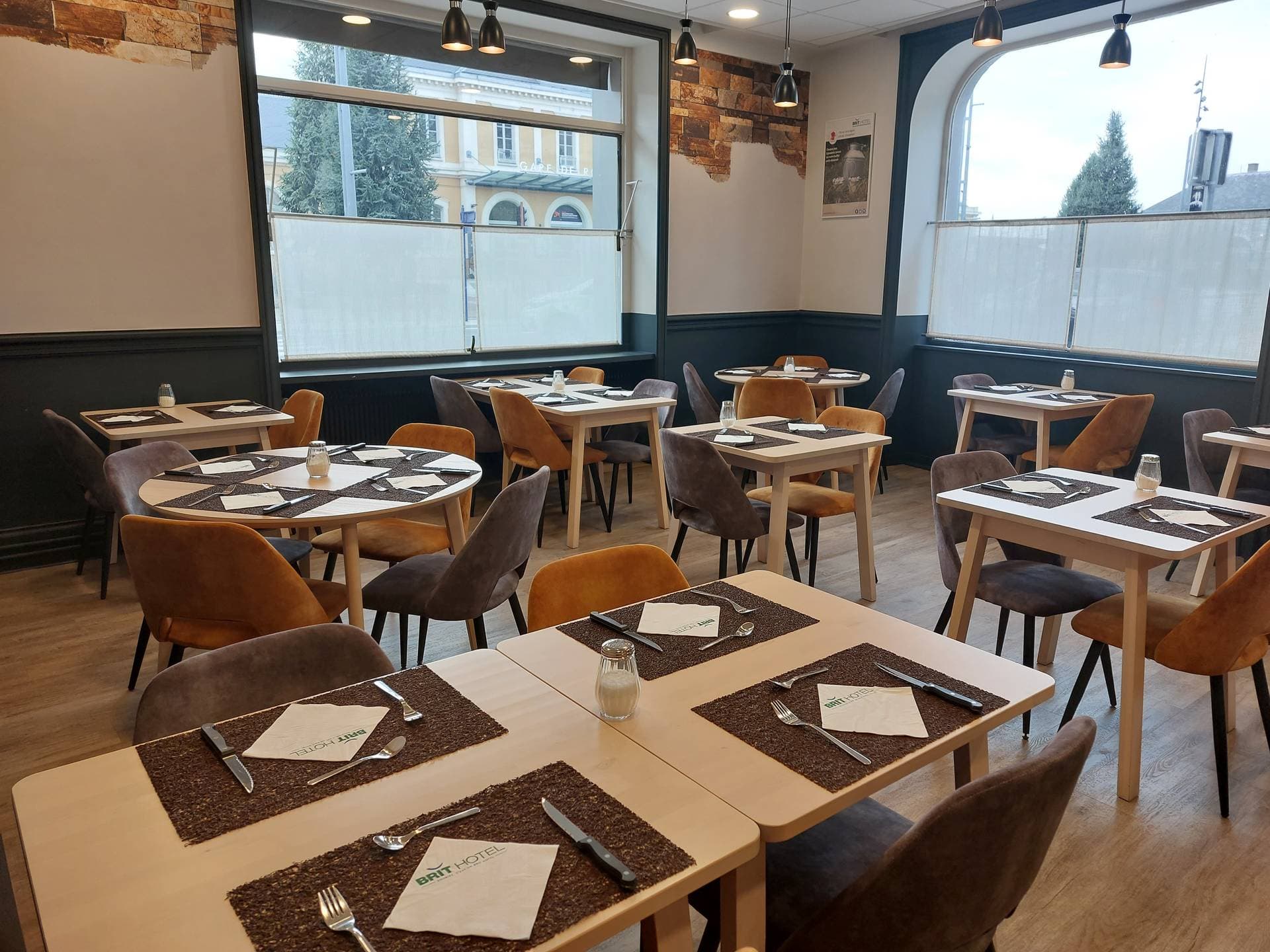 Brit Hotel Roanne 7