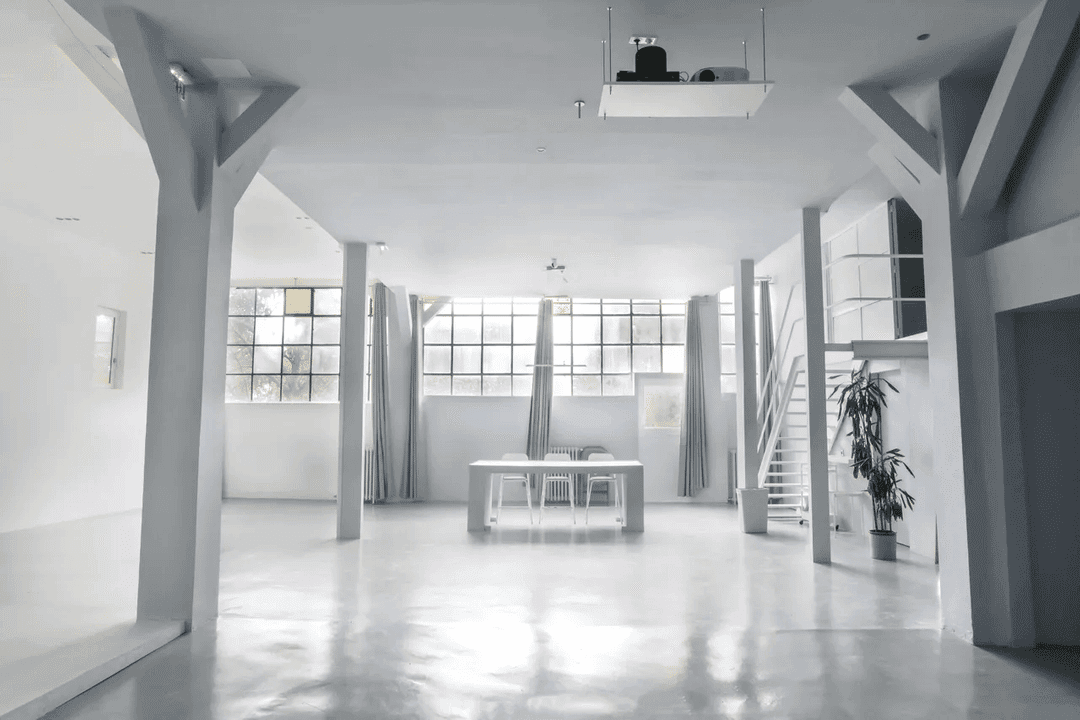 Studio Perle avec grand mur vitré 3