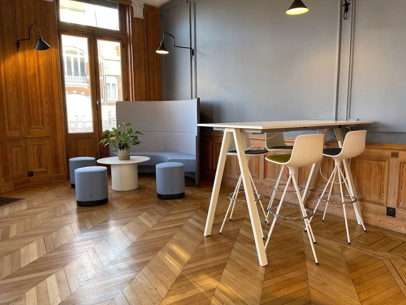 Le Hub / By E-Volve 4
