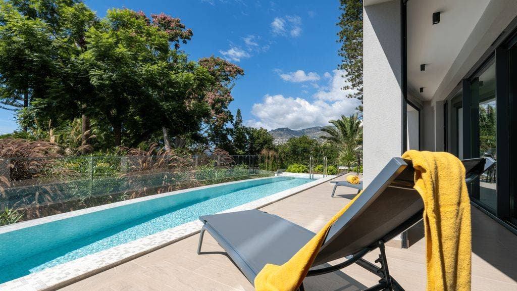 Acqua Sensation Suites by LovelyStay 1