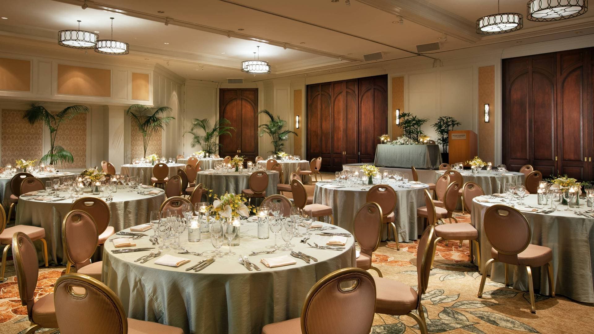Moana Surfrider, A Westin Resort & Spa, Waikiki Beach 25