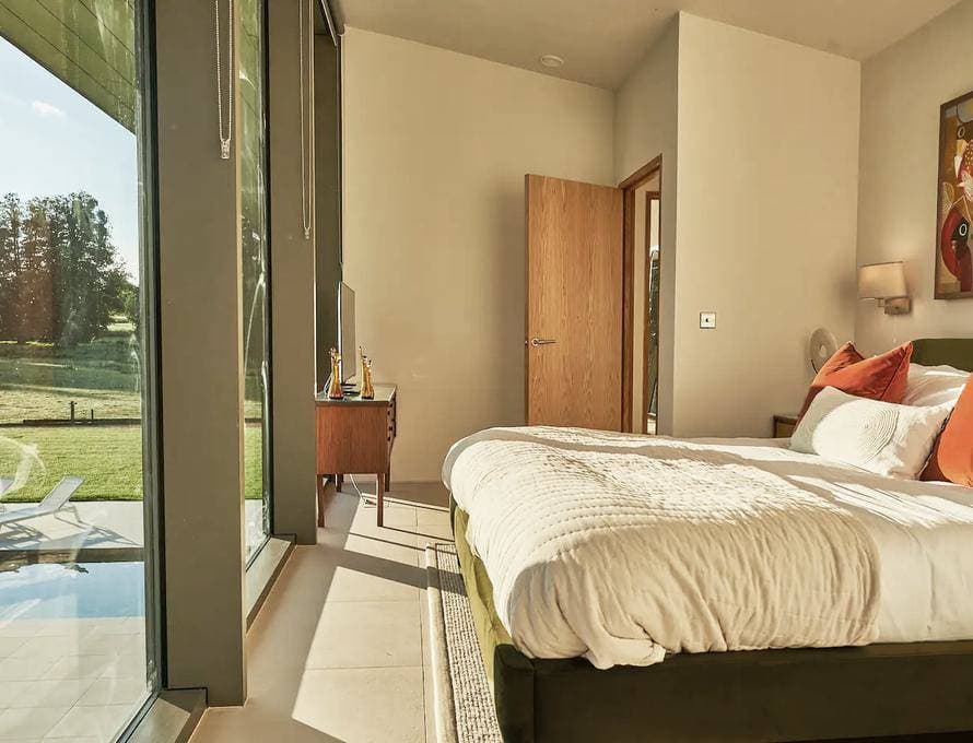 The Waterside Retreat 15