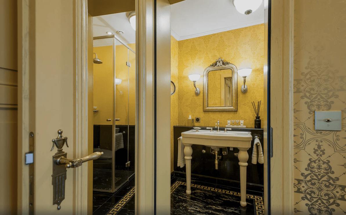 L'Hotel Les Trois Rois 23