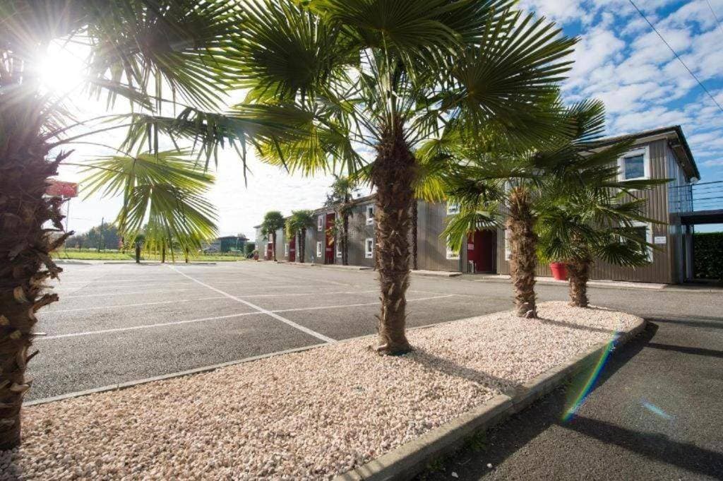 Brit Hotel Essentiel Pau - Lescar 1
