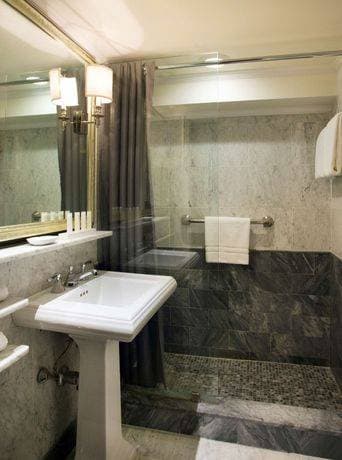 The Eliot Hotel 10