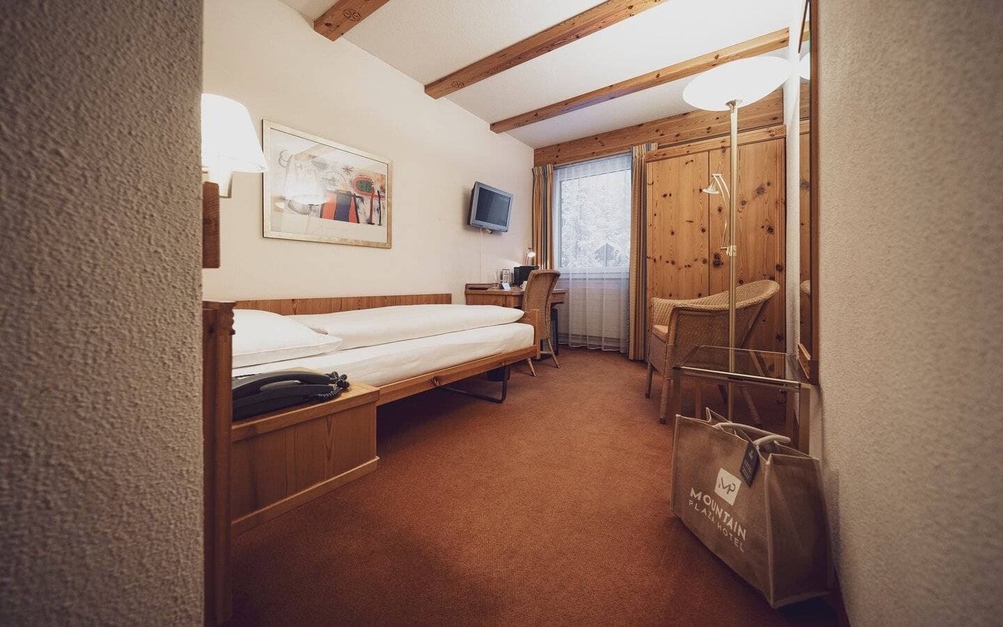 Mountain Plaza Hotel 8