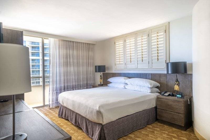 Embassy Suites Waikiki Beach Walk 25