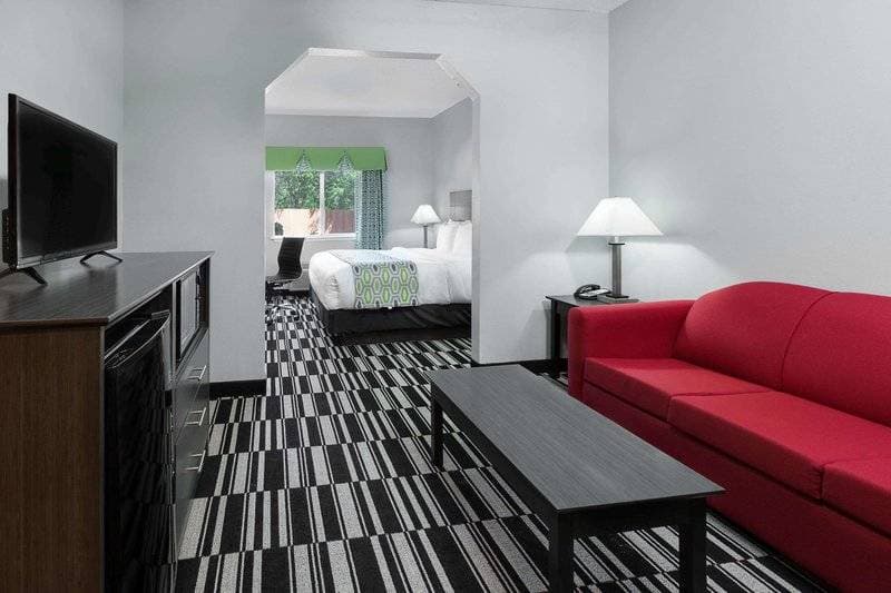 Holiday Inn Express & Suites Sulphur Springs 13