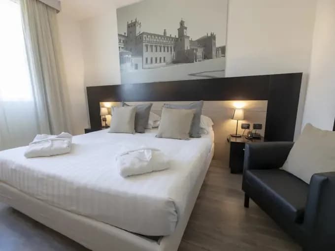 Hotel Carpi 5